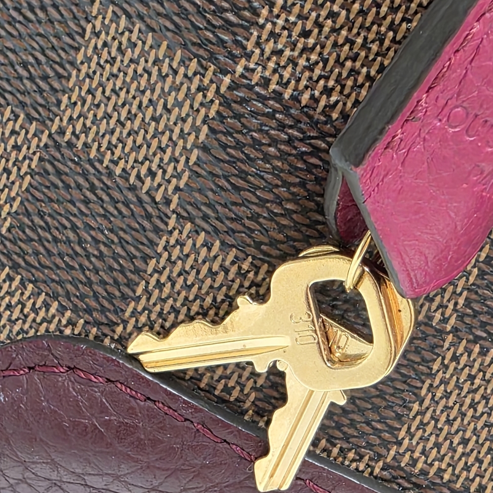 ✨️Excellent condition Louis Vuitton Hyde Park Damier Ebene Bag - Picture 13 of 15